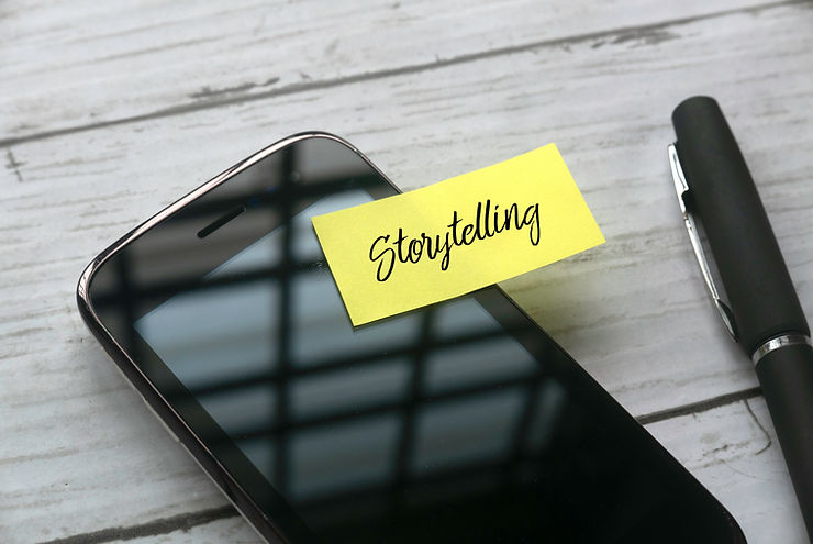 illustration du concept de storytelling avec un smartphone et un sticker